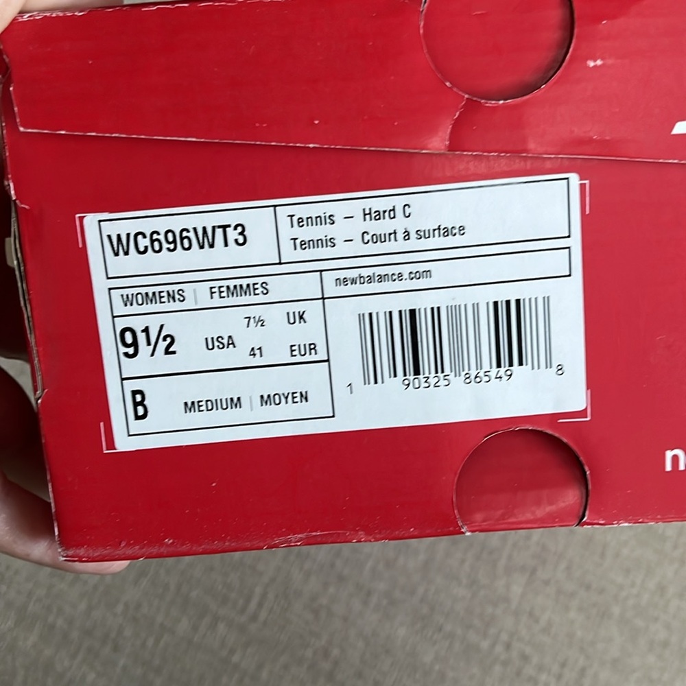 NWT New Balance Women’s v3 696 Tennis Shoes - Picture 8 of 9